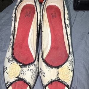 Piper & Blue Women's Cream Floral Peep Toe Shoes